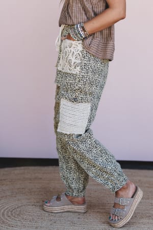 city-sky-distressed-pants-leopard/Lepoard