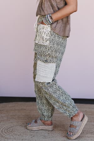 city-sky-distressed-pants-leopard/Lepoard