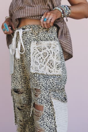 city-sky-distressed-pants-leopard/Lepoard