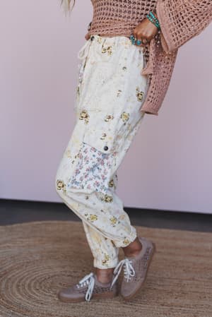 garden-glow-cargo-pants-natural/Beige