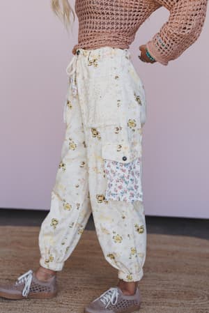 garden-glow-cargo-pants-natural/Beige