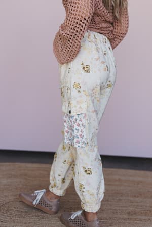 garden-glow-cargo-pants-natural/Beige