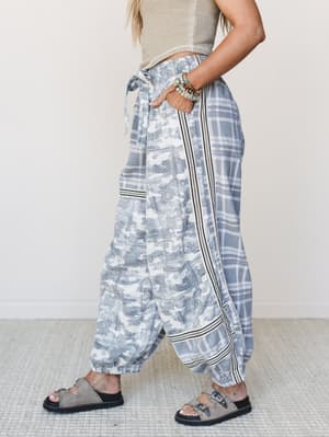 Called in the Wild Pants - Black Camo S / Black Camo