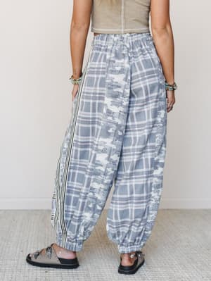 Called in the Wild Pants - Black Camo S / Black Camo
