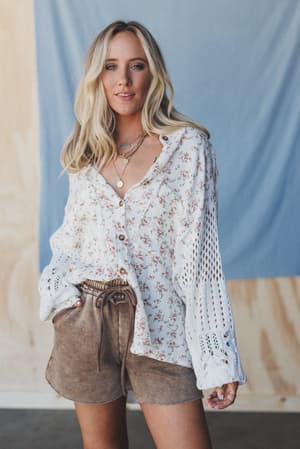 floral-fantasia-button-down-top-cream/Cream