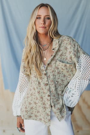 floral-fantasia-button-down-top-sage/Green
