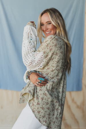 floral-fantasia-button-down-top-sage/Green