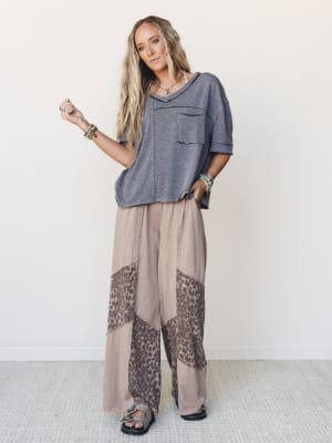 printed-spirit-wide-leg-pants-latte/Latte