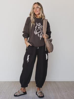 running-with-horses-sweatshirt-ash-black/Ash Black