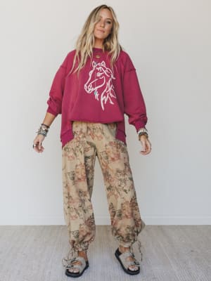 running-with-horses-sweatshirt-raspberry/Raspberry