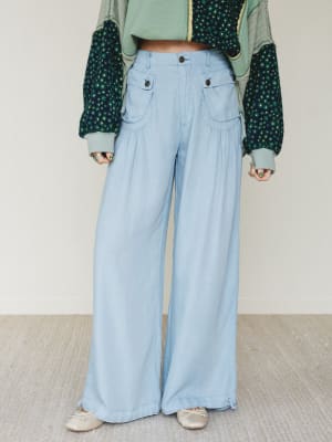 East Bay Loose Fit Cargo Jeans - Light Wash XL / Light Wash