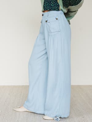 East Bay Loose Fit Cargo Jeans - Light Wash XL / Light Wash