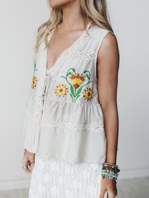 Meadow Memories Vest - Oatmeal S / Oatmeal