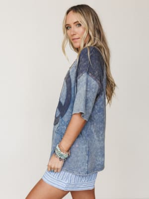 Peace and Dreams Tee - Denim L / Denim