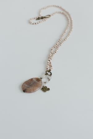 gizelle-necklace-blush/Blush