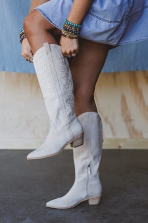 Desert Pearl Western Boots: undefined