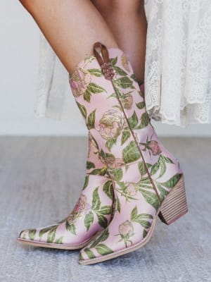 Tesha Boot: undefined