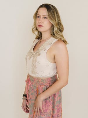 Flower Patch Cropped Tank - Beige L / Beige