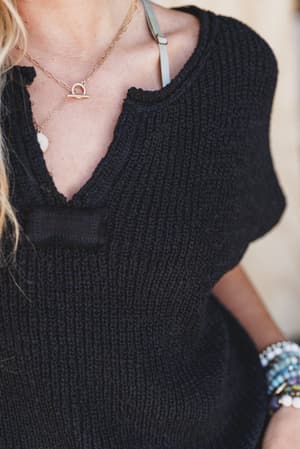 edge-of-time-pullover-black/Black