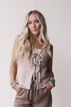 bare-drift-sweater-vest-mocha/Ash Mocha