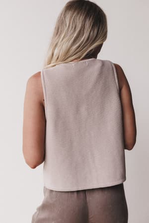 bare-drift-sweater-vest-mocha/Ash Mocha
