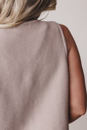 bare-drift-sweater-vest-mocha/Ash Mocha