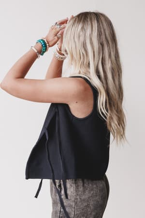 bare-drift-sweater-vest-black/Black