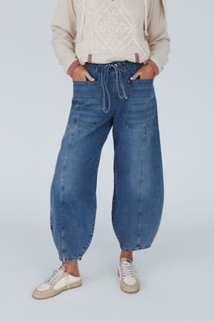 above-it-all-barrel-jeans-medium-wash/Blue