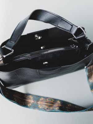 Easy Out Purse - Black OS / Black