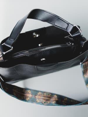 Easy Out Purse - Black OS / Black