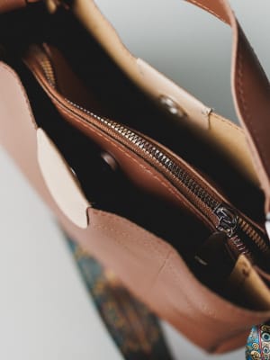 Easy Out Purse - Camel OS / Camel