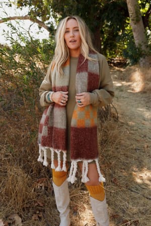 check-me-out-tassel-scarf-brown/Brown