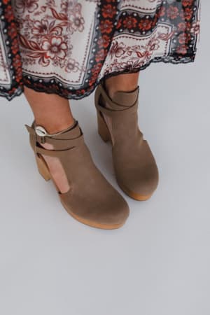Taupe