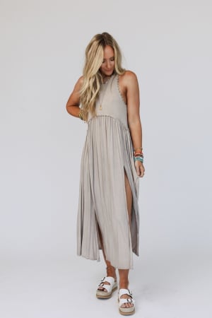 daisy-chain-maxi-dress-taupe/Taupe
