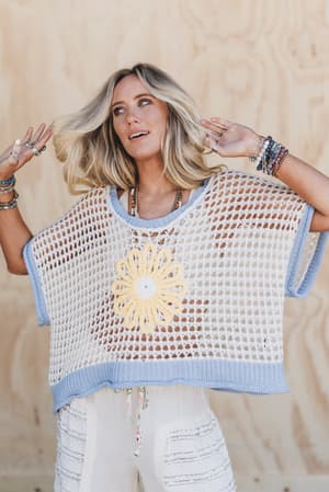 beachy-breeze-flower-sweater-ivory/Ivory