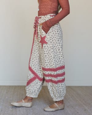 Star Child Pants - Ivory Hibiscus L / Ivory Hibiscus
