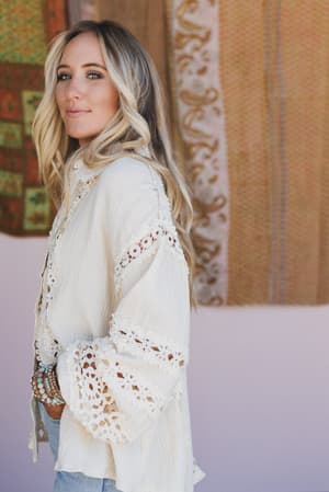 hideout-button-up-top-cream/Cream