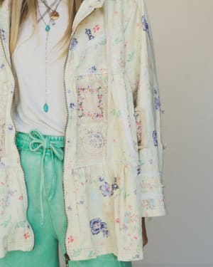 Sweet Energy Shacket - Cream Floral L / Cream Floral