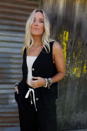 salt-air-button-vest-black/Black