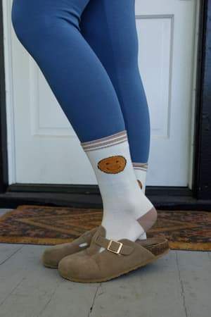 happy-feet-smiley-face-socks-ivory/Ivory