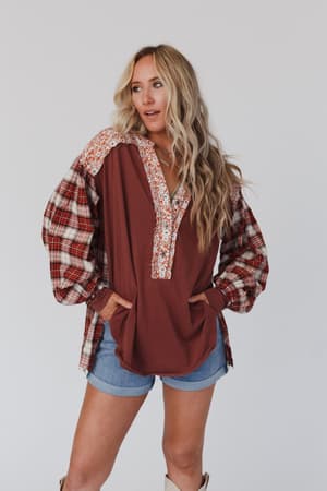 better-together-mixed-print-top-apple-wood/Apple Wood