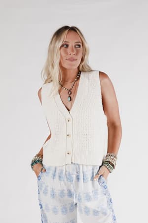 aire-sweater-vest-cream/Cream