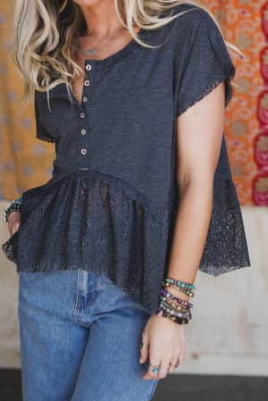 callie-short-sleeve-tee-charcoal/Charcoal