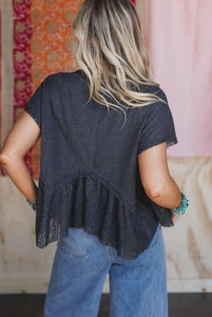 callie-short-sleeve-tee-charcoal/Charcoal