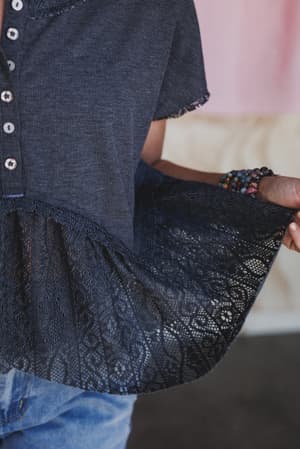 callie-short-sleeve-tee-charcoal/Charcoal