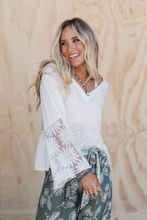 soft-bloom-lace-flare-top-ivory/Ivory