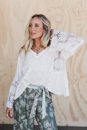 soft-bloom-lace-flare-top-ivory/Ivory