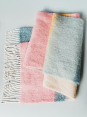 kaleidoscope-color-block-scarf-pink/Pink