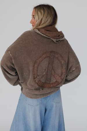 janelle-peace-patch-sweatshirt-top-coffee/Coffee