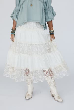 lace-horizon-maxi-skirt-cream/Cream